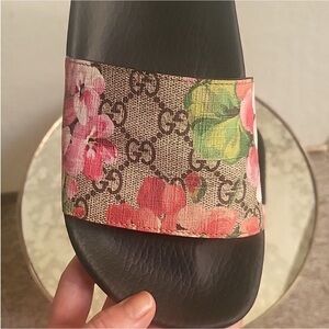 Gucci Women's Floral Slide Sandals - Black and Multicolor